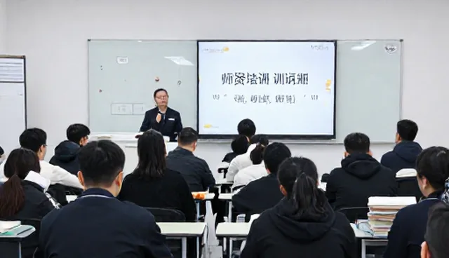 中小客户教育投入决策的适用条件与选择依据